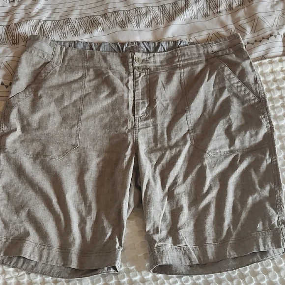 Royal Robbins Light Grey Flat Front Shorts - Picture 1 of 4